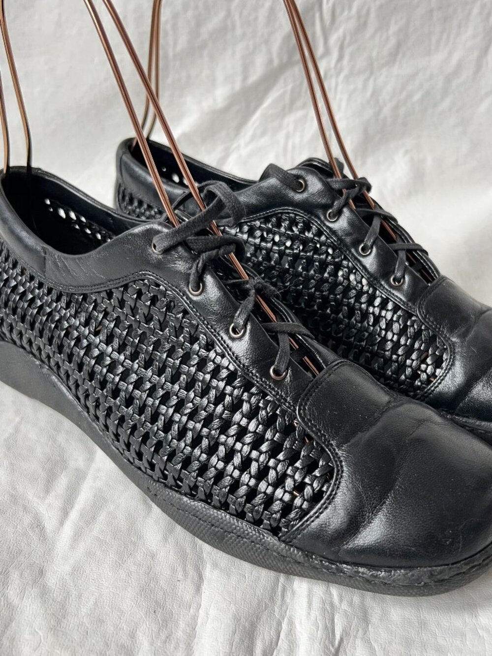 Vintage Stuart Weitzman shoes black woven leather lace up womens 8 flat braided